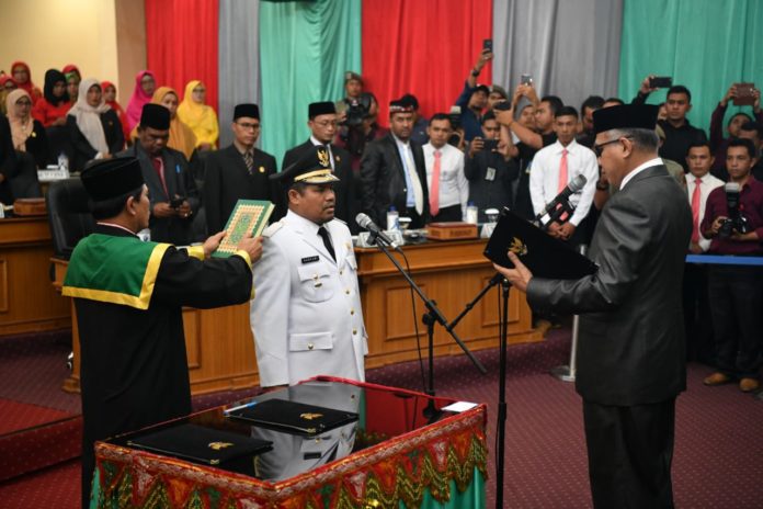 Dilantik Plt Gubernur Aceh, Sarkawi Resmi Jadi Bupati Bener Meriah