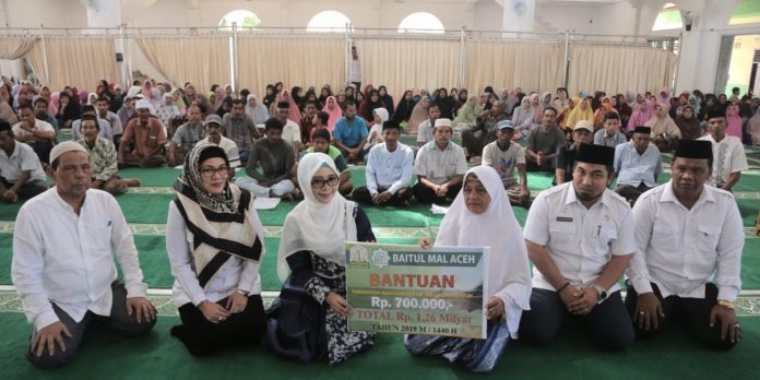 Pemerintah Aceh Salurkan Rp 1,2 Miliar Zakat Kepada 1.800 Mustahik