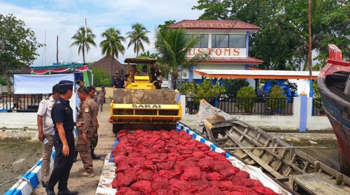 Bea Cukai Aceh Musnahkan 28 Ton Bawang Merah Selundupan