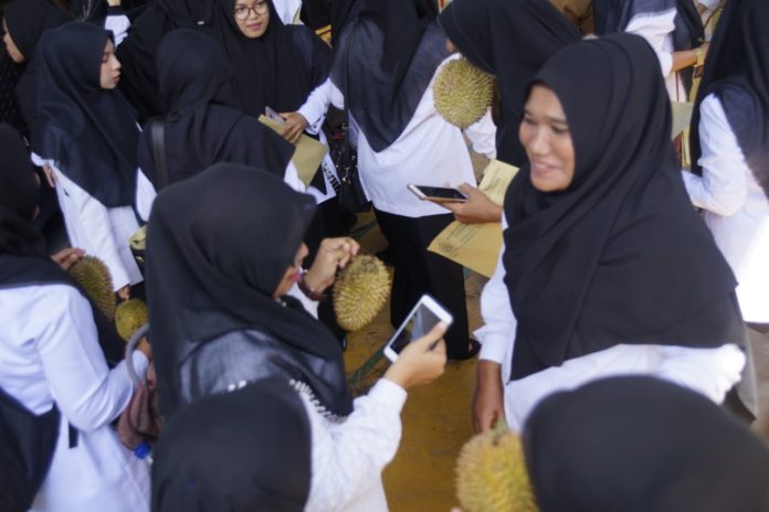 Kemenag Aceh Bikin Pesta Makan 1.000 Durian Sambut 125 CPNS