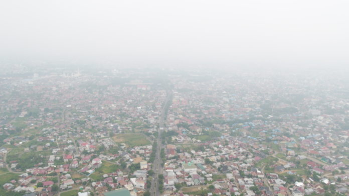 Kabut Asap Makin Pekat Menyelimuti Aceh, BPBA Bagi-bagi Masker