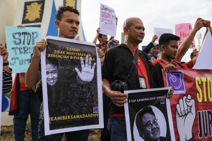 Jurnalis Aceh Gelar Aksi Tuntut Polisi Bebaskan Dandhy Laksono dari Status Tersangka