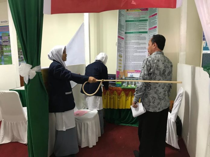 Kaji Hukum Jinayat Bagi Non-Muslim, Dua Siswi Aceh Juara 3 MYRES 2019 di Manado