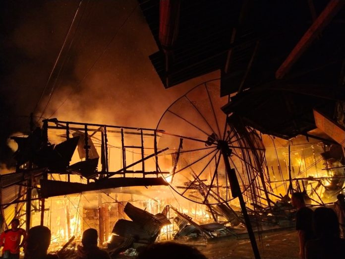 Video: Kebakaran Hanguskan 29 Unit Ruko di Kota Sinabang