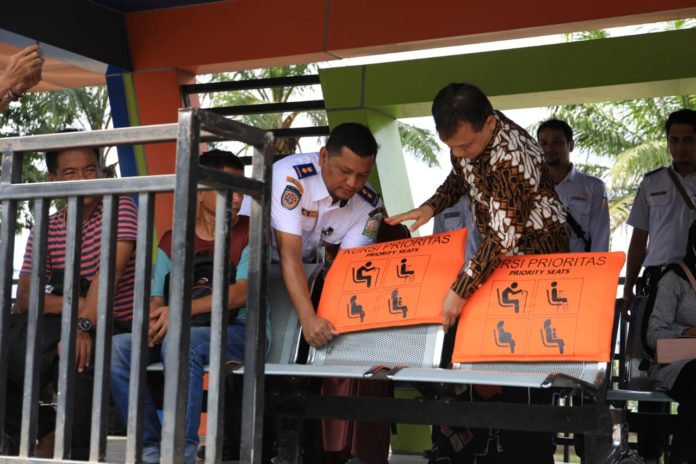 Dishub Aceh Sediakan Kursi Prioritas di Halte Bus Trans Kutaraja