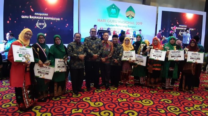 8 GTK Aceh Raih Penghargaan Anugerah Guru dan Tenaga Kependidikan Madrasah Berpestasi 2019