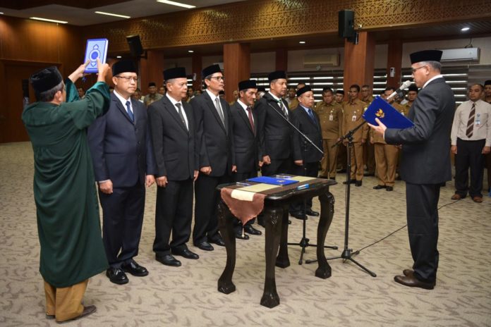 Plt Gubernur Lantik Komisaris dan Direksi PT Bank Aceh Syariah