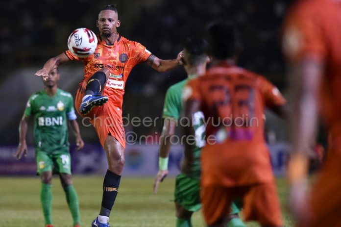 Aksi Persiraja vs Bhayangkara FC di Pekan Pertama Liga 1 2020