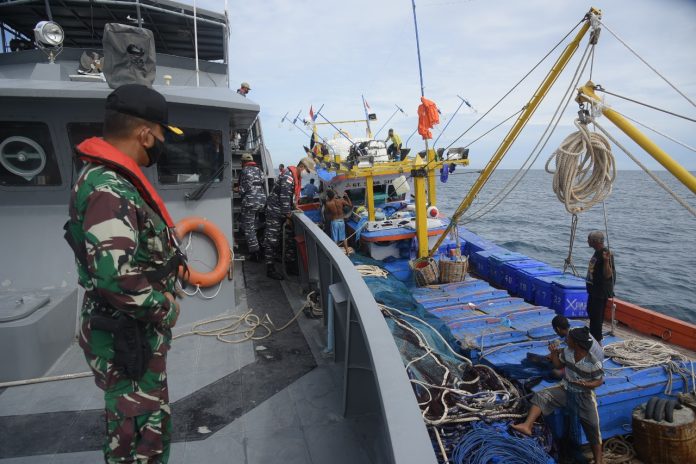 Danlanal Lhokseumawe Pimpin Patroli Keamanan Laut di Perairan Selat Malaka