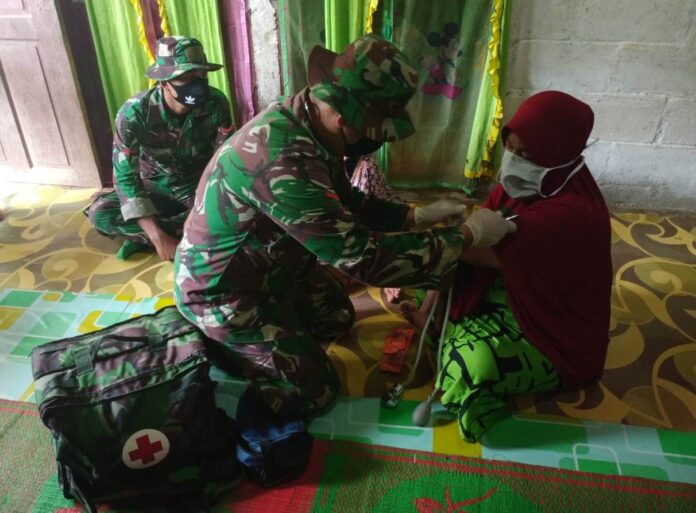 Aksi TNI di Aceh Barat: Cari yang Sakit di Tengah COVID-19