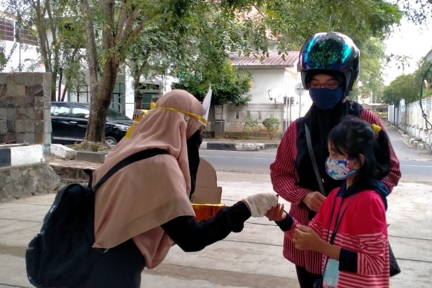 Maulid Nabi Muhammad SAW, Yayasan Syahamah di Aceh Bagikan Makanan ke Pengguna Jalan