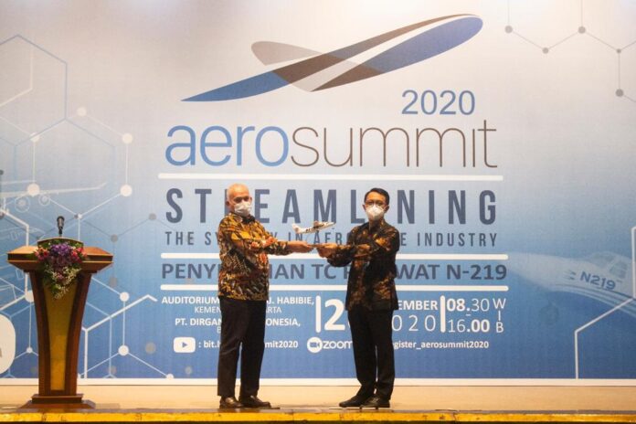 Pemerintah Aceh Terima Model Pesawat N219 Karya Anak Bangsa
