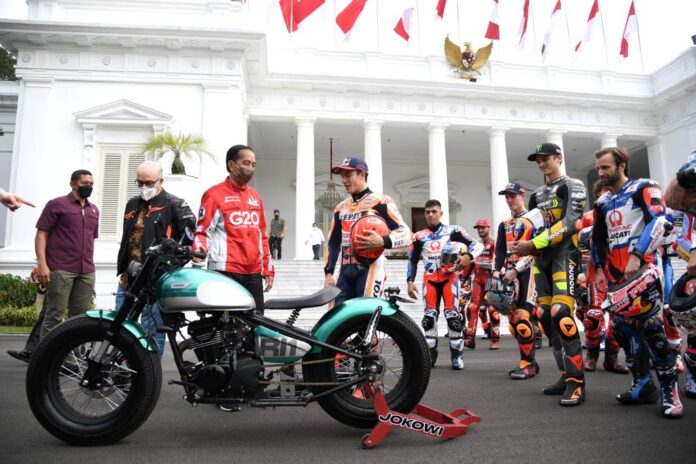Pembalap MotoGP Ungkap Kesan Bertemu Presiden Jokowi Jelang Race di Mandalika