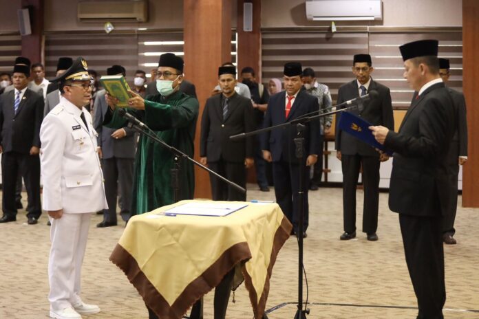 Achmad Marzuki Lantik Bakri Siddiq Jadi Pj Wali Kota Banda Aceh