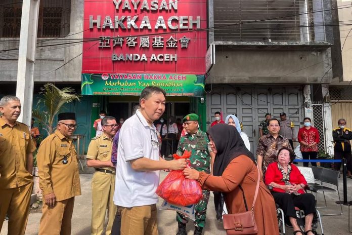 Warga Tionghoa Bagikan 2.150 Ribu Paket Sembako Ramadan di Aceh